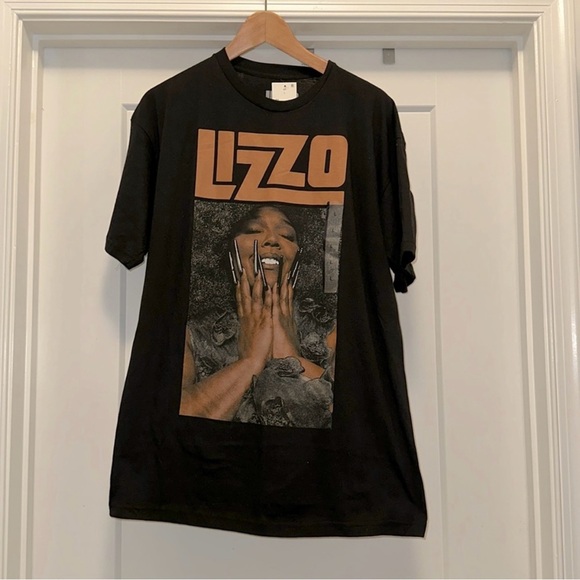 🎶⭐️ NWT! Black LIZZO Graphic Unisex T-Shirt - Size L - Picture 1 of 4